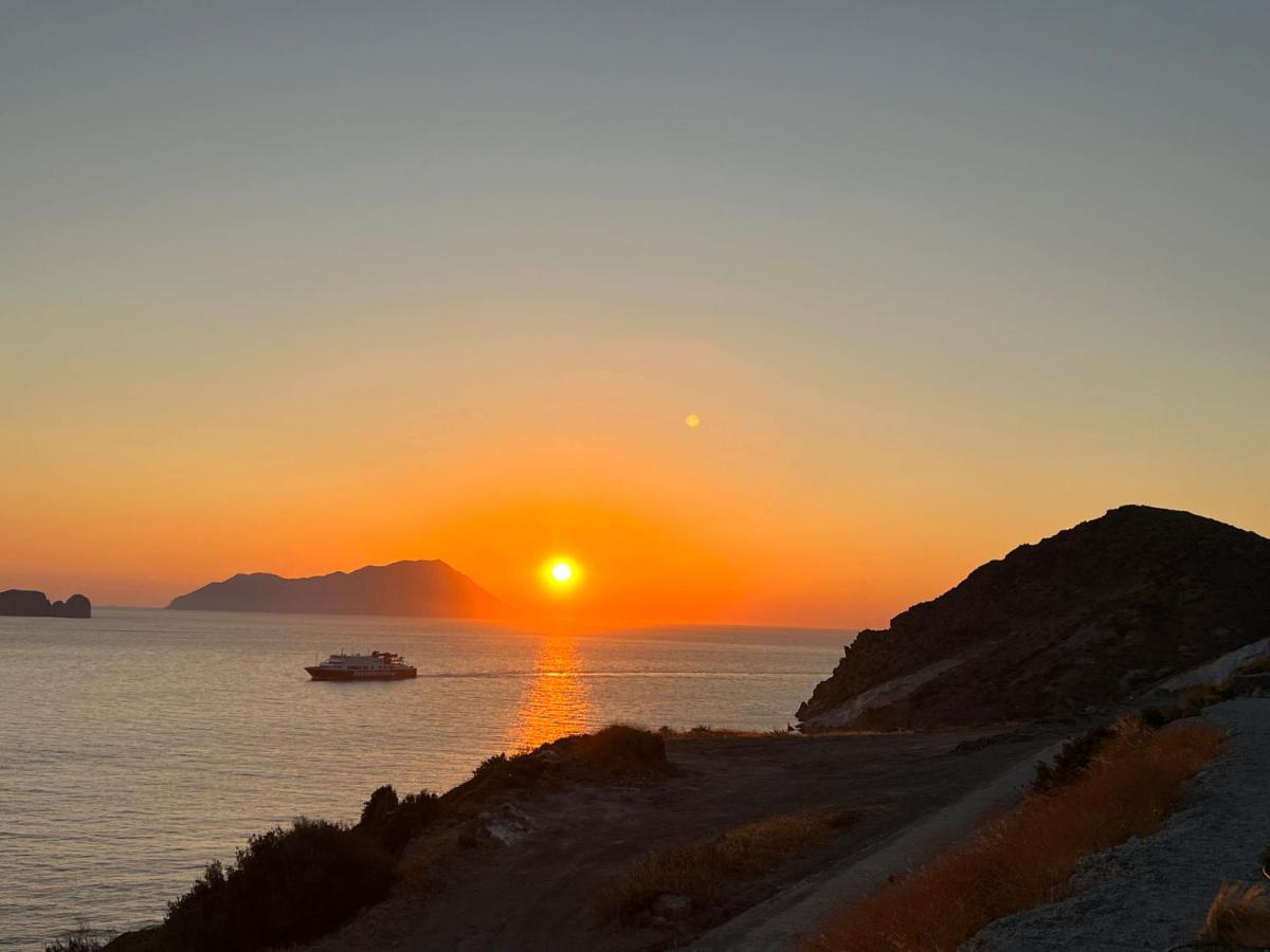 Echoes Milos Plaka  Esterno foto